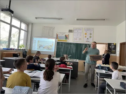 Се запознаваме со професијата пчелар