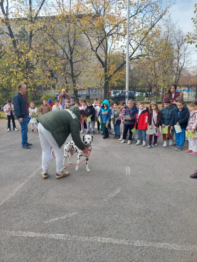 Како кучето и детето да бидат весели и безбедни пријатели Како кучето и детето да бидат весели и безбедни пријатели, 17-11-2025 - слика 3