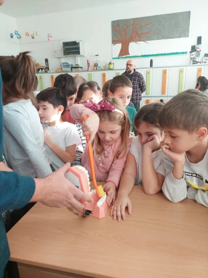 Одржување на оралното здравје Одржување на оралното здравје, 10-12-2025 - слика 7