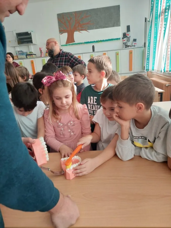 Одржување на оралното здравје Одржување на оралното здравје, 10-12-2025 - слика 8