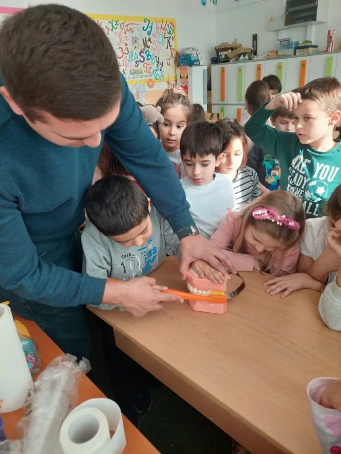 Одржување на оралното здравје Одржување на оралното здравје, 10-12-2025 - слика 9