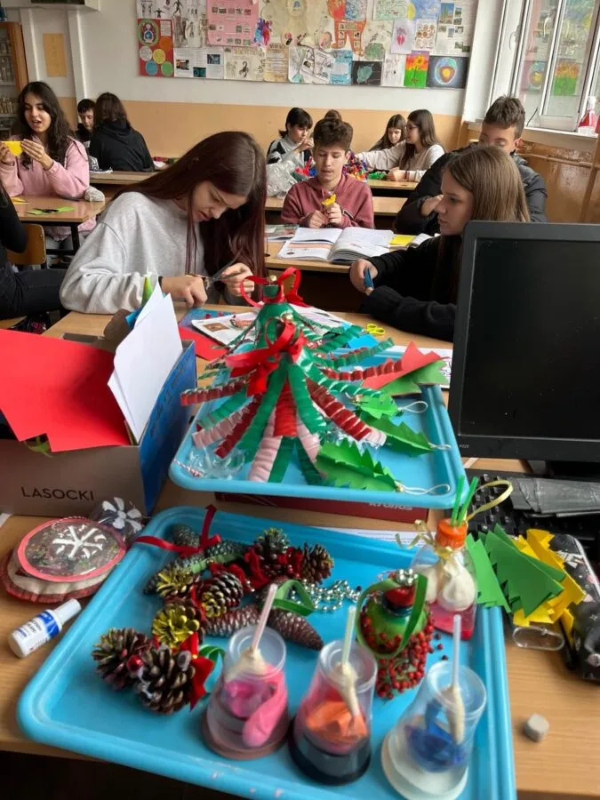 Украсуваме и садиме денес, за позелено утре
