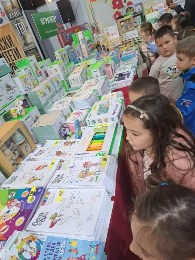 Посета на Саем на книгата