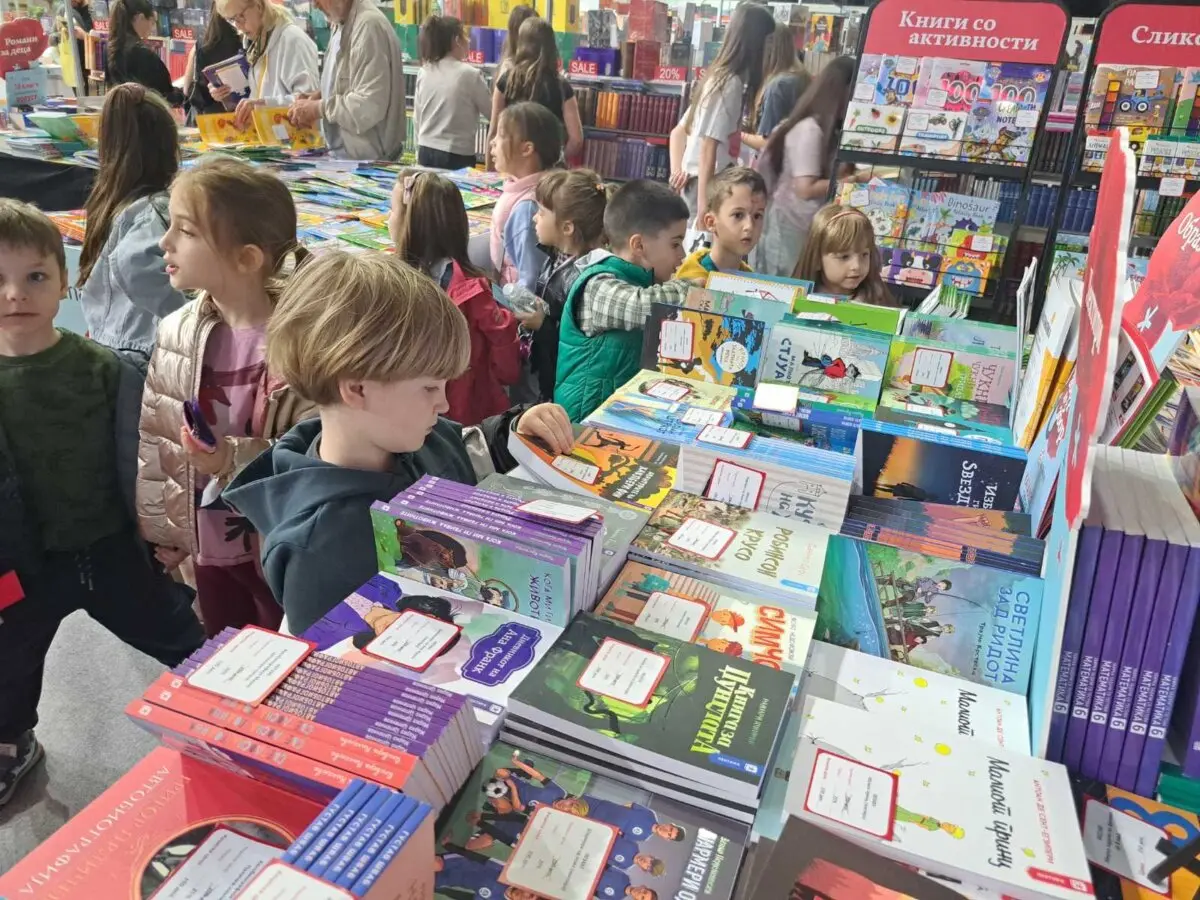 Посета на Саем на книгата
