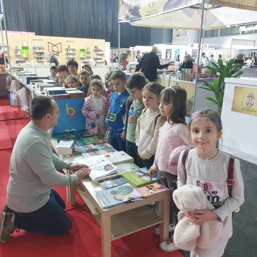 Посета на Саем на книгата