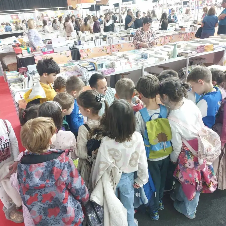 Посета на Саем на книгата