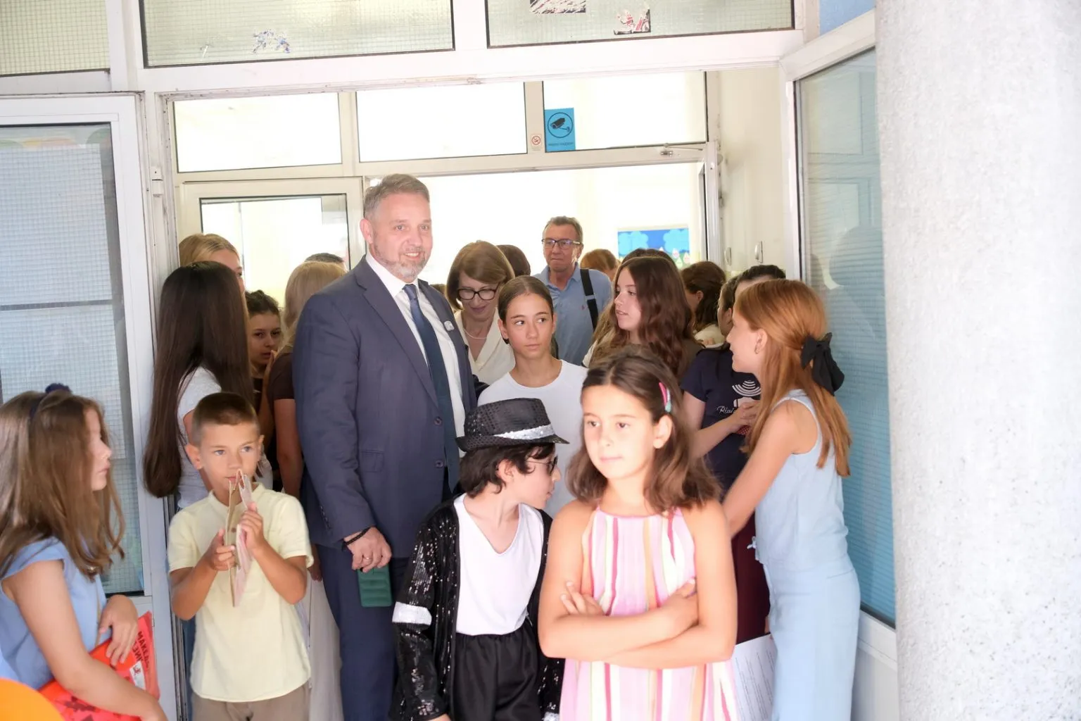Карпош им посака топло добредојде на 670 првачиња со нови ранчиња и училишен прибор